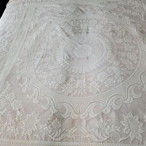 VTG Bates Queen Elizabeth Bedspread Pink Cream Fringe Made in USA 90x112 1970s
